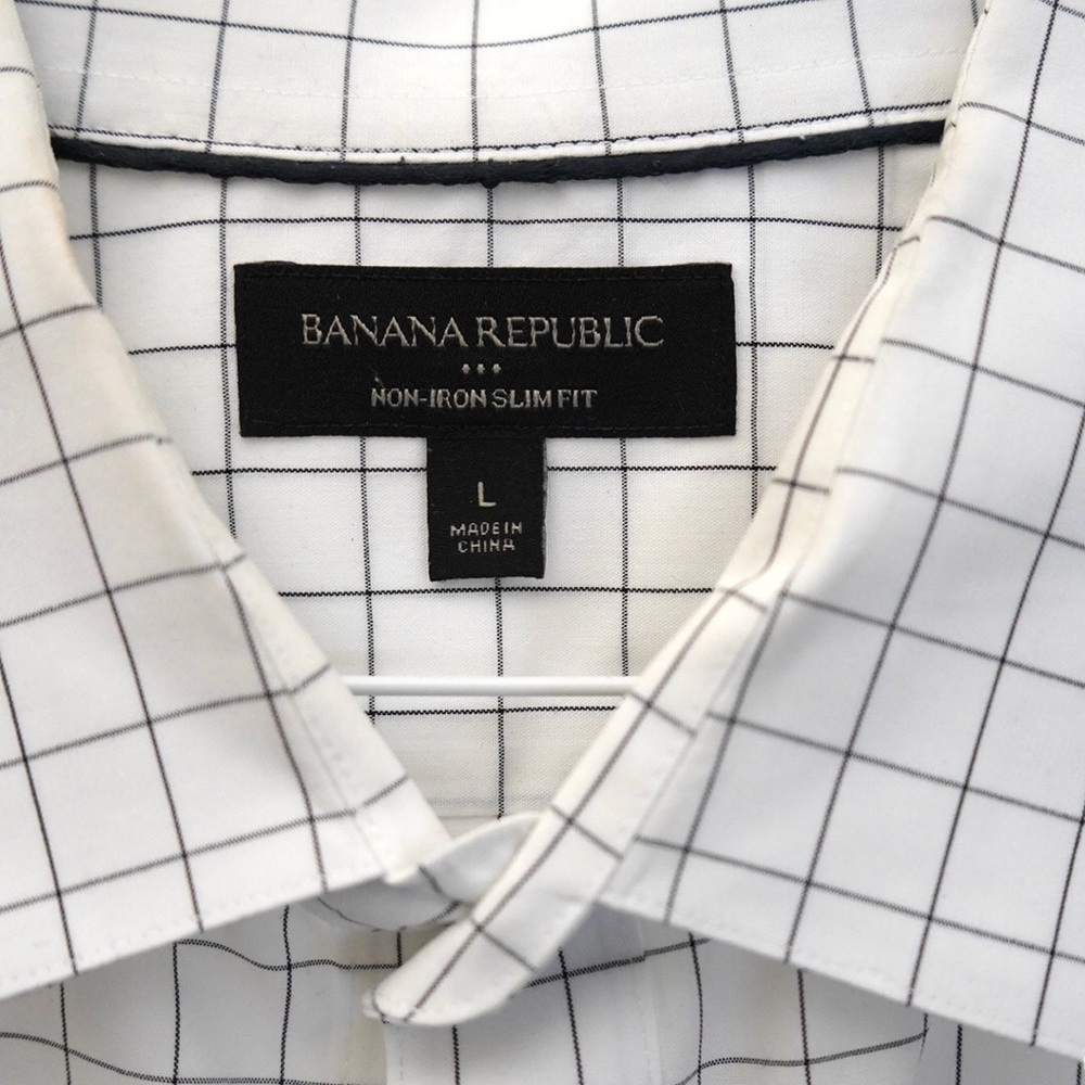Banana Republic Non Iron Slim fit, Large, Mens dress Shirt. White.